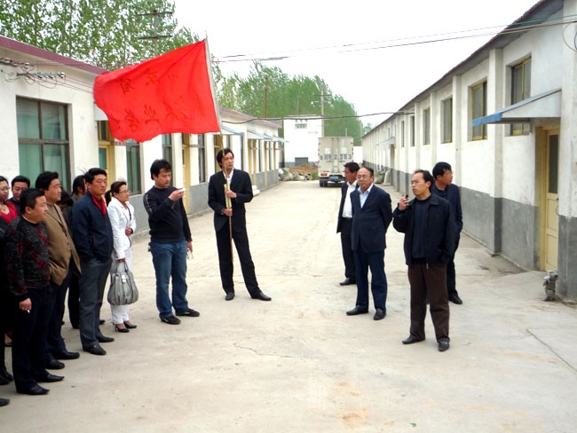 濟寧農校彭校長帶領師生來公司參觀