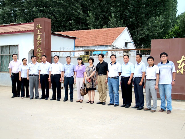 國家畜禽遺傳資源委員會專家陳寬維、文杰、宮桂芬等來公司審驗合影留念 2014年7月