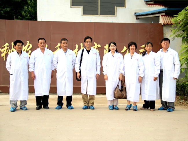 國家畜禽遺傳資源委員會專家陳寬維、文杰、宮桂芬等來公司審驗合影留念 2014年7月