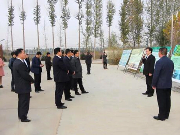 市政府副市長任慶虎帶領全市畜牧業綠色生態發展現場會與會人員到次邱鎮觀摩